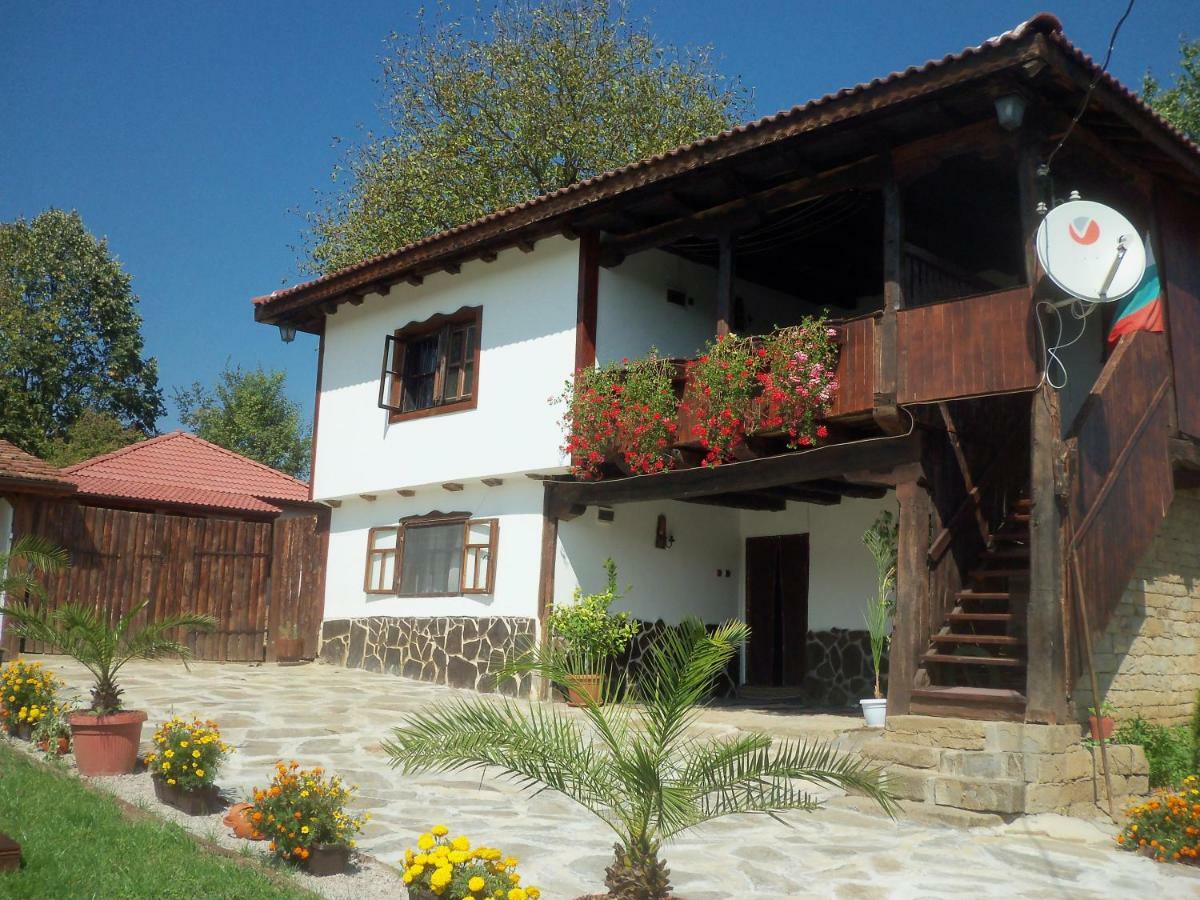 Villa Митровата Къща Raynovtsi Esterno foto