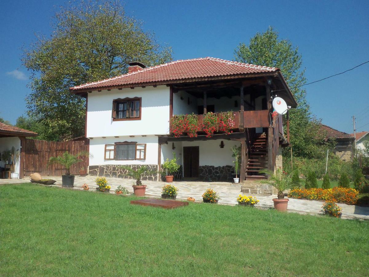 Villa Митровата Къща Raynovtsi Esterno foto