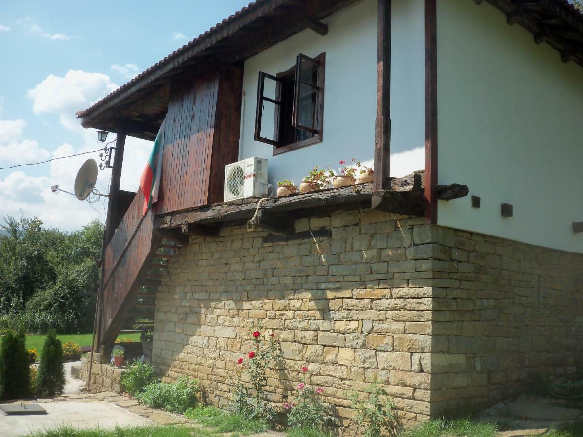 Villa Митровата Къща Raynovtsi Esterno foto