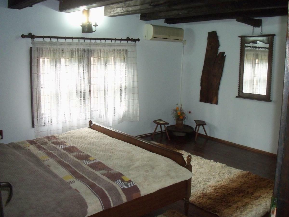 Villa Митровата Къща Raynovtsi Esterno foto